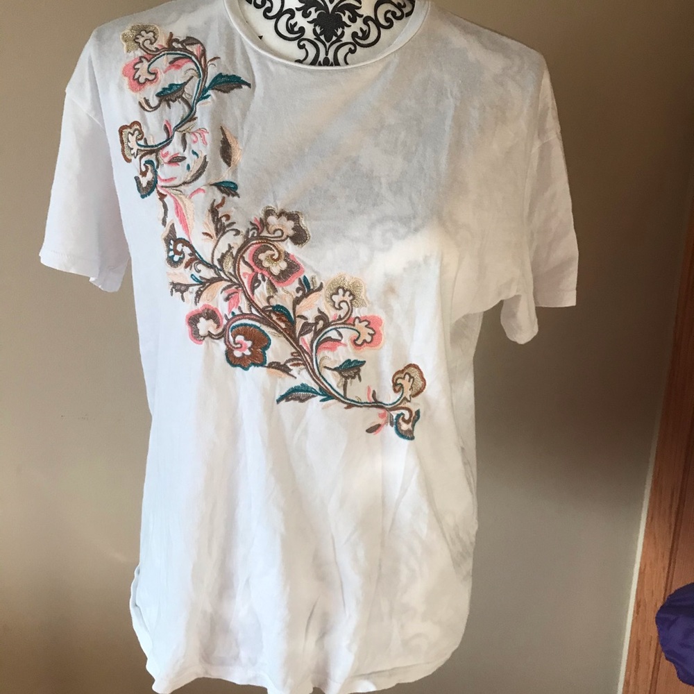 Tee shirt